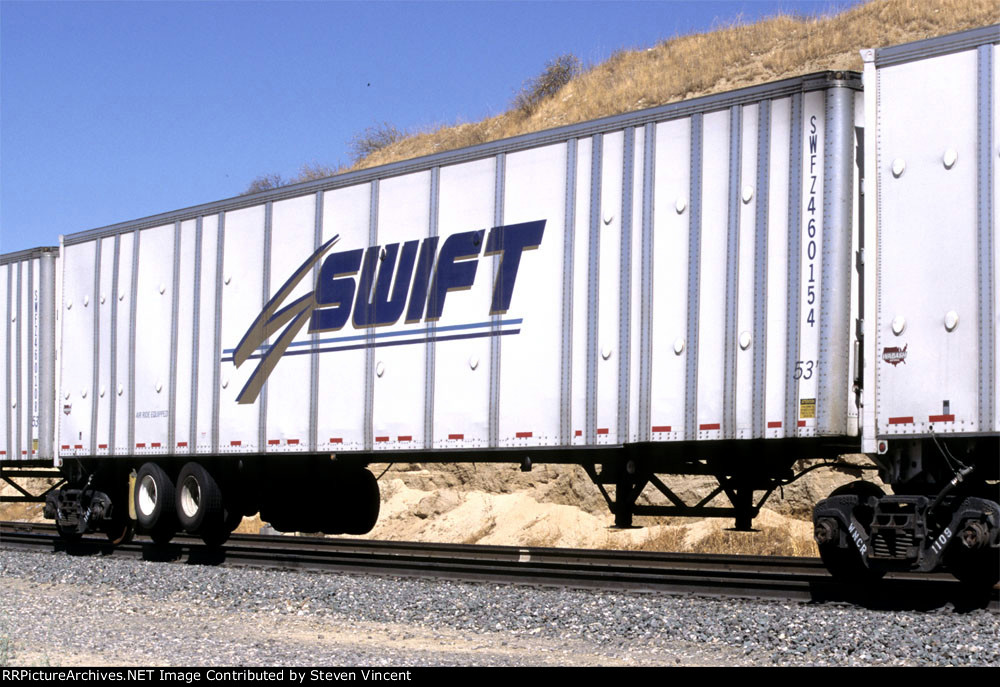 Swift Roadrailer SWFZ #460154 on WNCR bogies